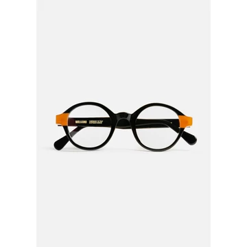Kolonaki Black optikai keret – kerek, fekete acetát front, barna-narancssárga laminált részletekkel. Beépített acetát orrpárnák és tartós 5 hengeres pántok. Olaszországban kézzel készült, prémium minőség.
